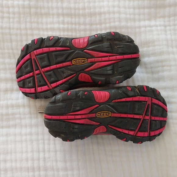 Girls Keen Hiking Shoes, 11 - Picture 5 of 6